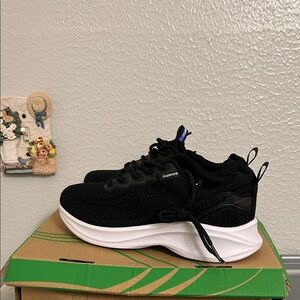 Unbrand Women Black Athletic Shoes. Size 7.5US. New With Box